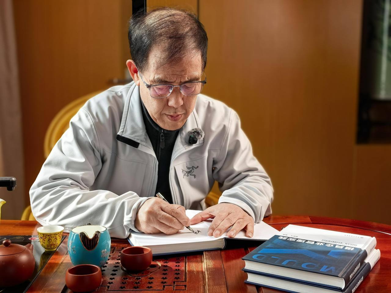 传授60年模具技艺，八旬“鲍师傅”再著新书