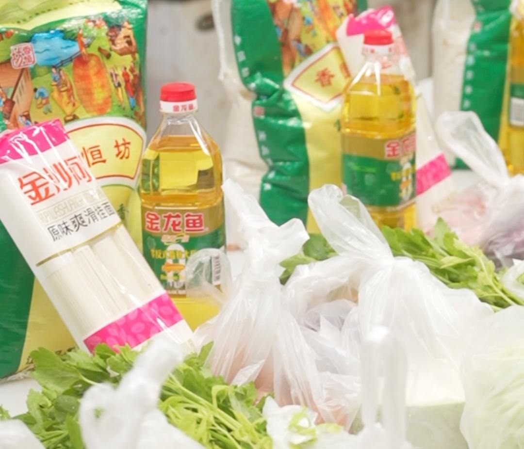 菜场搬了三次，这份台风天“外卖”他们送了十六年