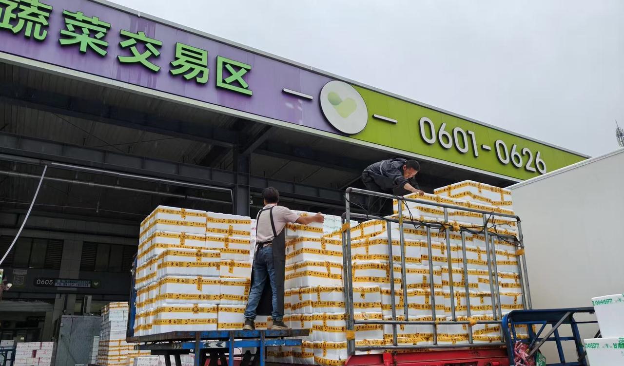 提前备货、加密调运，台风天宁波“菜篮子”量足价稳